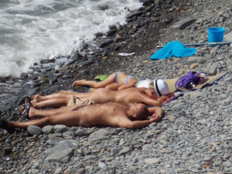 Naked women on Dagomis beach