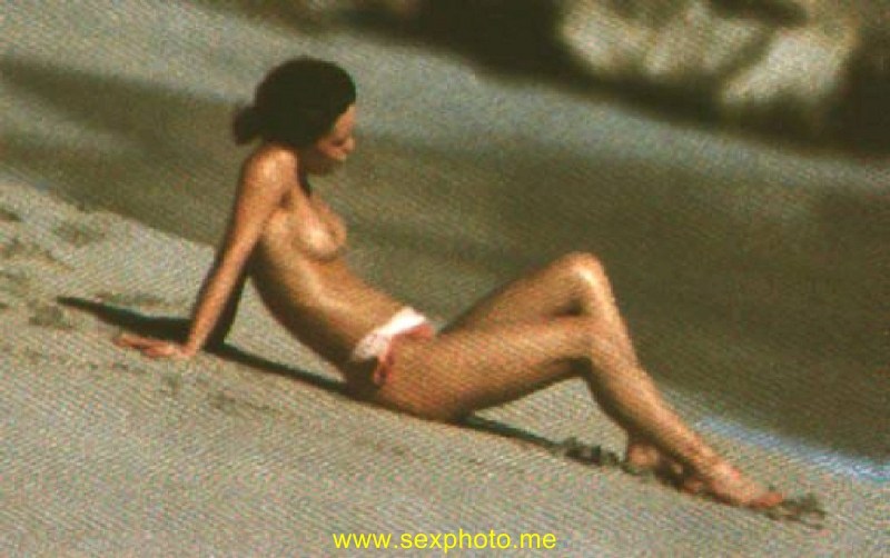 Vanessa Paradis Erotic scenes