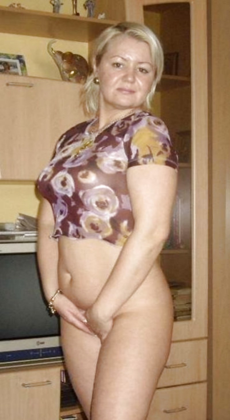 Bottomles-erotic mature