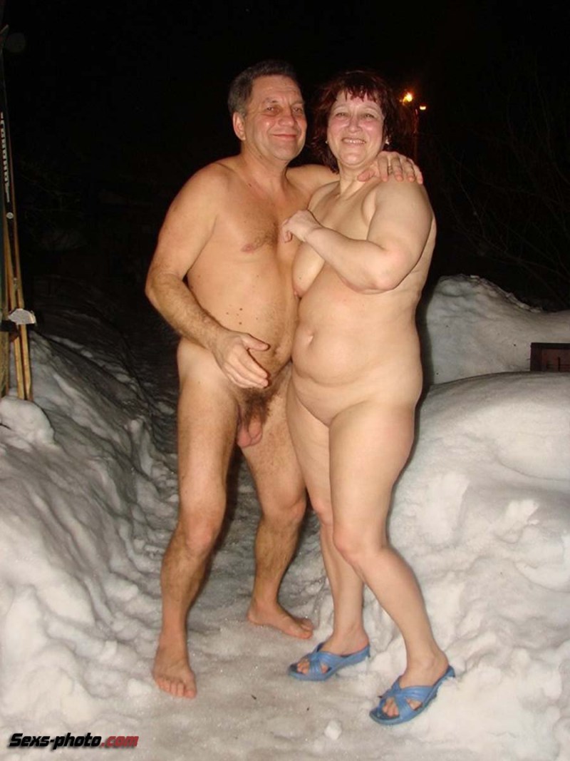 Naked mature pairs in the bathhouse