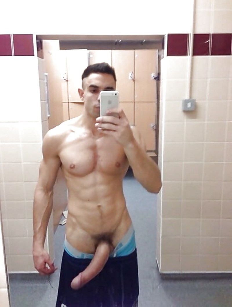 Naked guy in front of the mirror