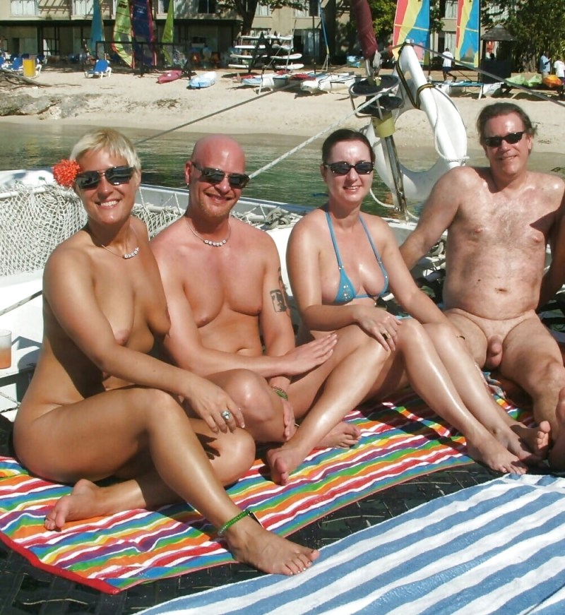 Entertainment of swingers on the beach