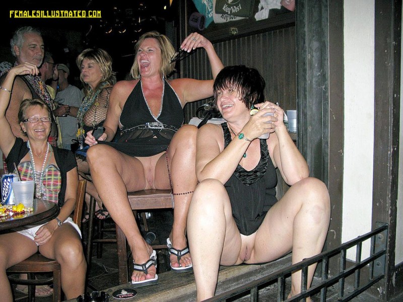 Mate in a bar without panties