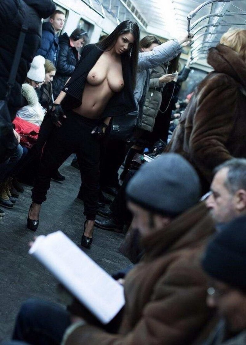 The girl undressed in the subway