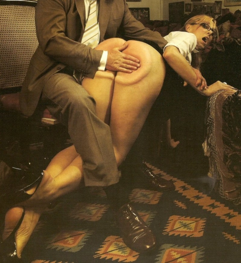 Slips a girl on the ass