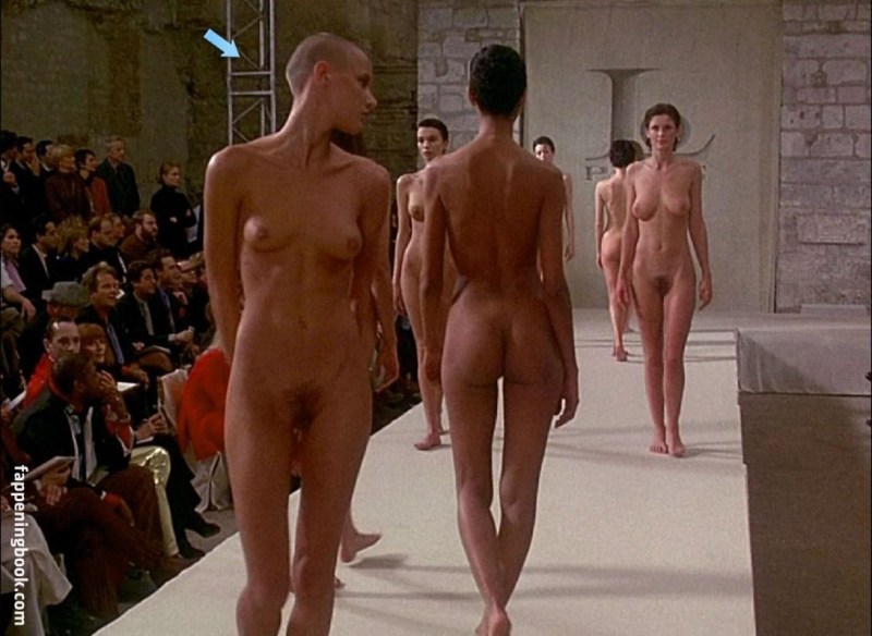 Naked women go to the catwalk