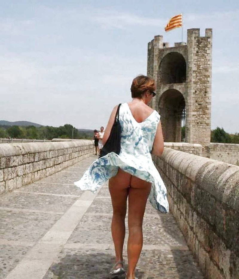 The wind lifted a dress without panties