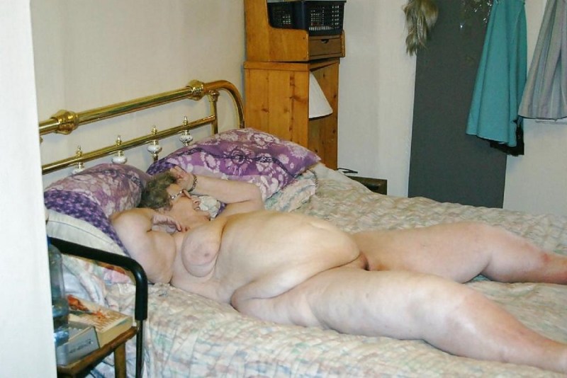 Old grandmothers sleep naked