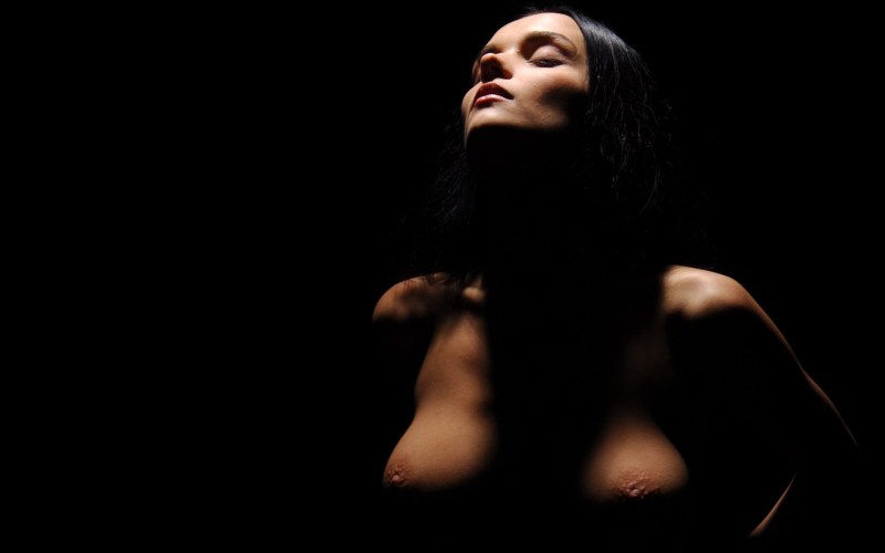 Erotic screensavers on the desktop