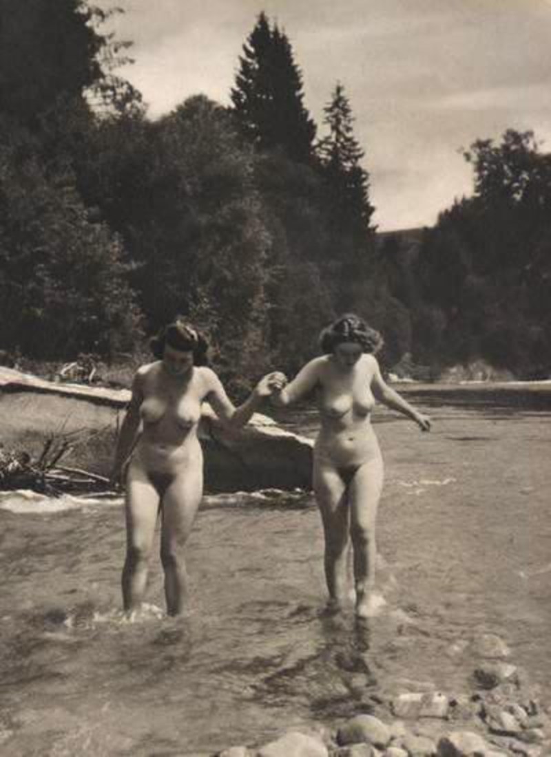 Bathing naked in the village of Retro