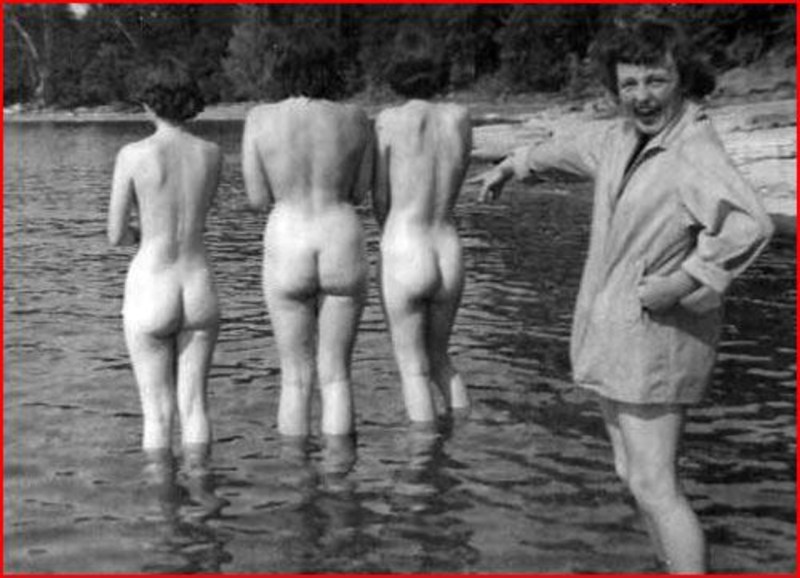 Bathing women nude retro