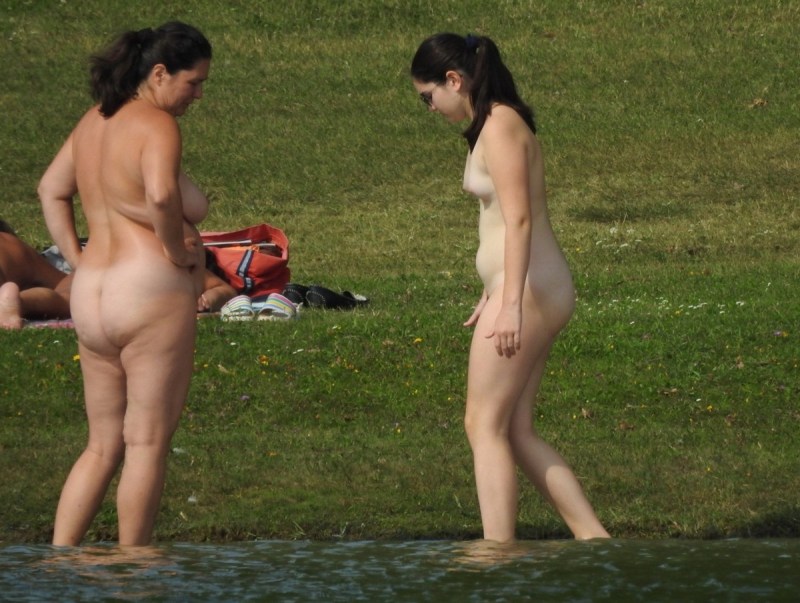 Yemeigui juniors spied on naked