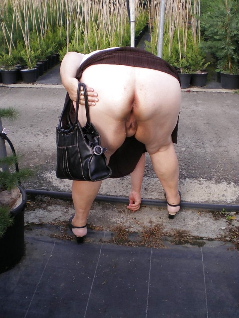 Naked elderly women shit