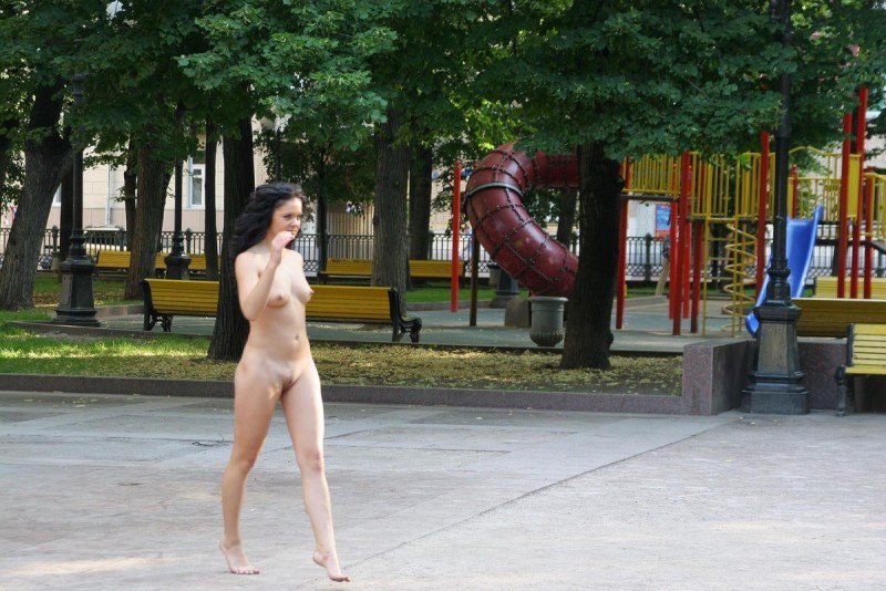 Girls divided in Gorky Park