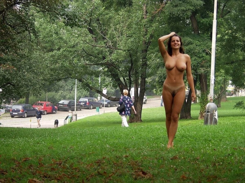 Girls undress in parks