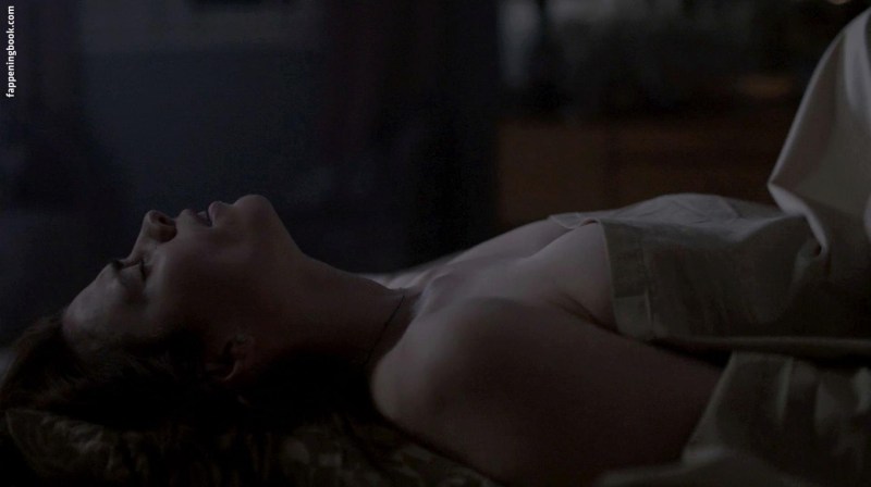 Haley Etwell black mirror bed scene