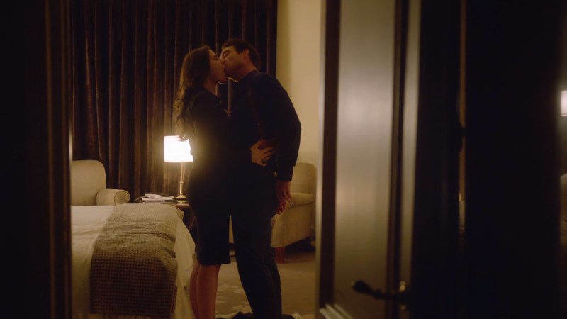 Haley Etwell black mirror bed scene