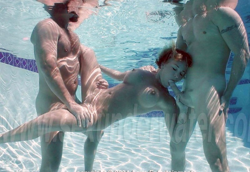 Fuck in the pool under water