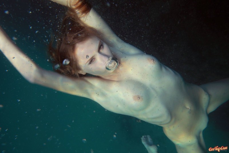 Underwater shooting nude