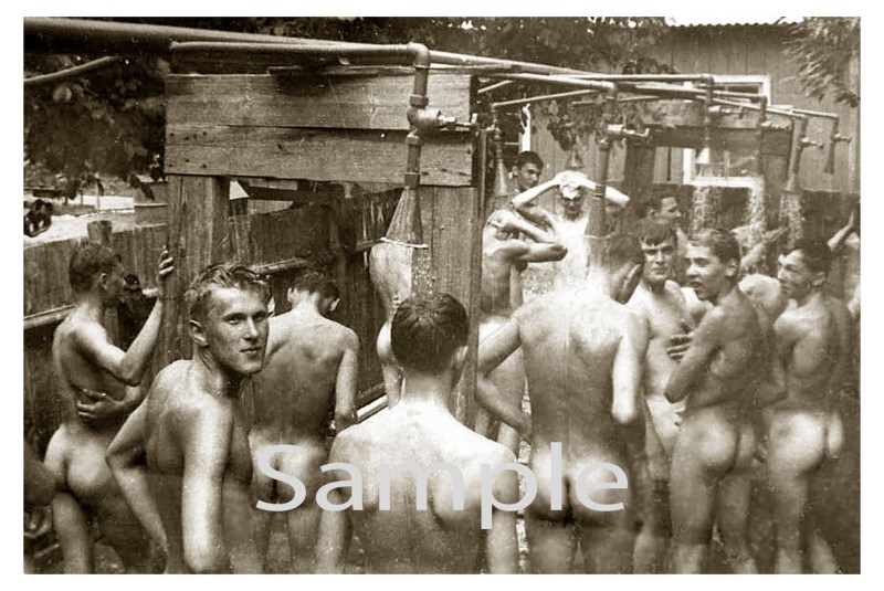 Naked soldiers of the Second World War