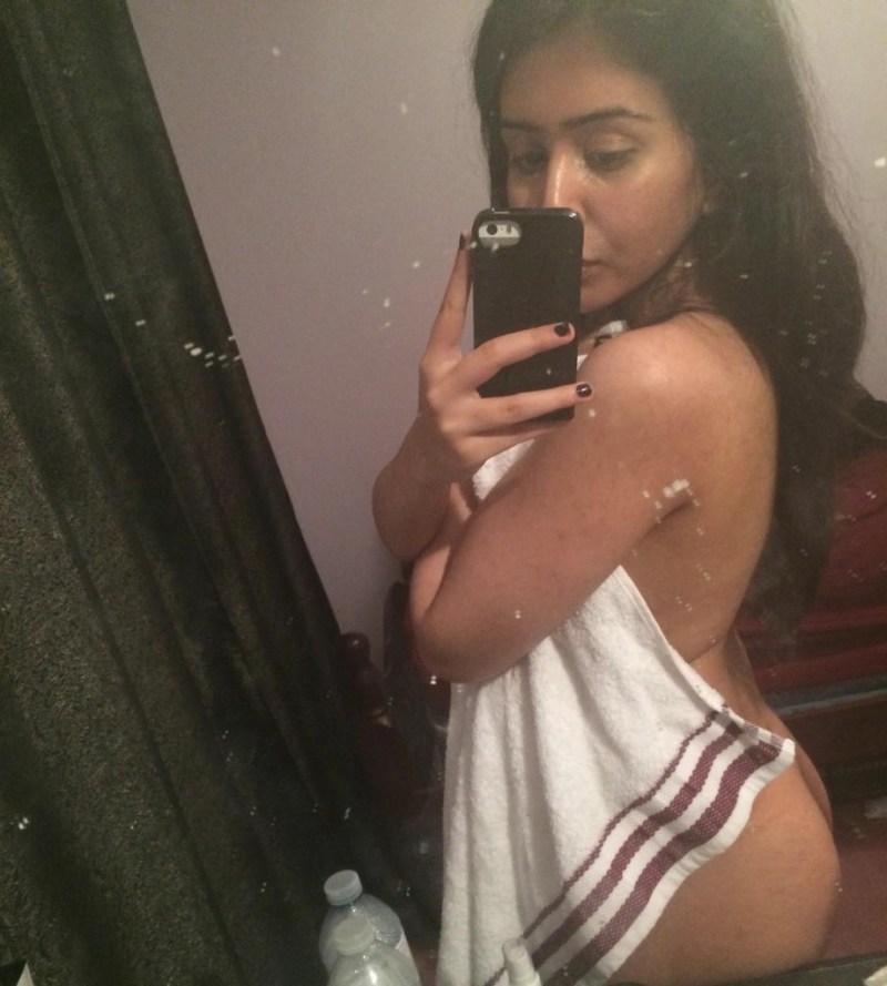 Intimate pictures of girls from Watsap