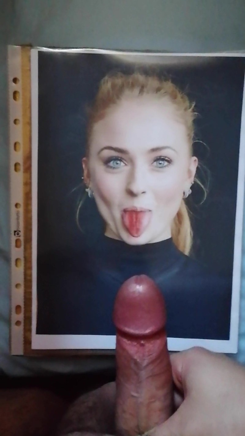 Sophie Turner Spermoshlukha