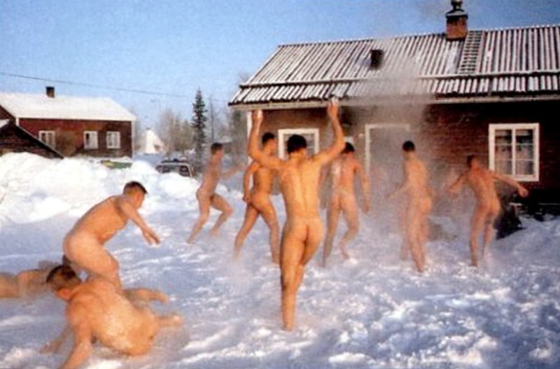 Naked from a bathhouse in the snow
