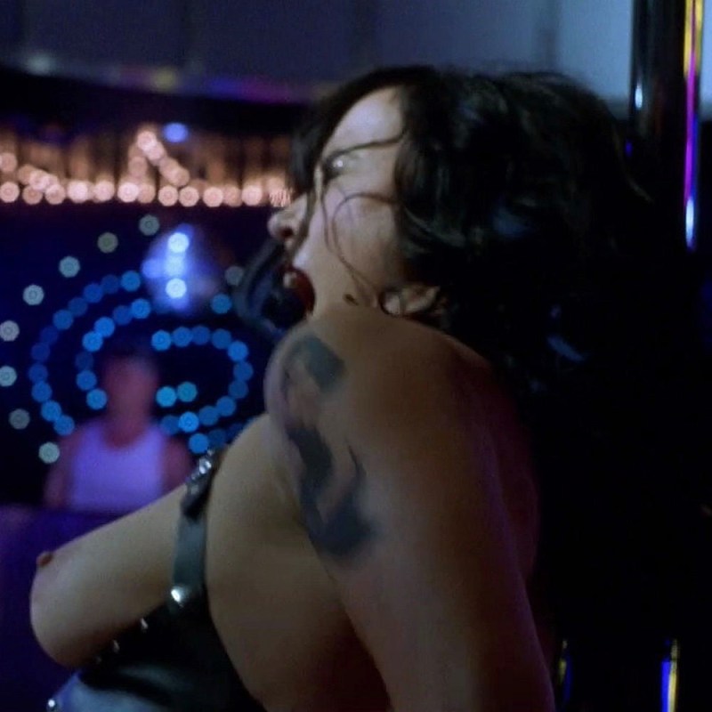 Jennifer Tilly striptease